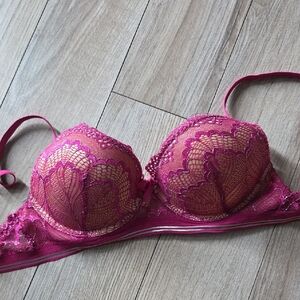 Fredericks Of Hollywood 32C Lace Underwire Bra - Fuchsia